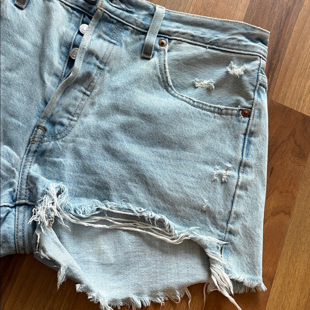 Levi's 501 Woman’s Size W29 Light Blue Distressed Jean Shorts - Picture 9 of 15